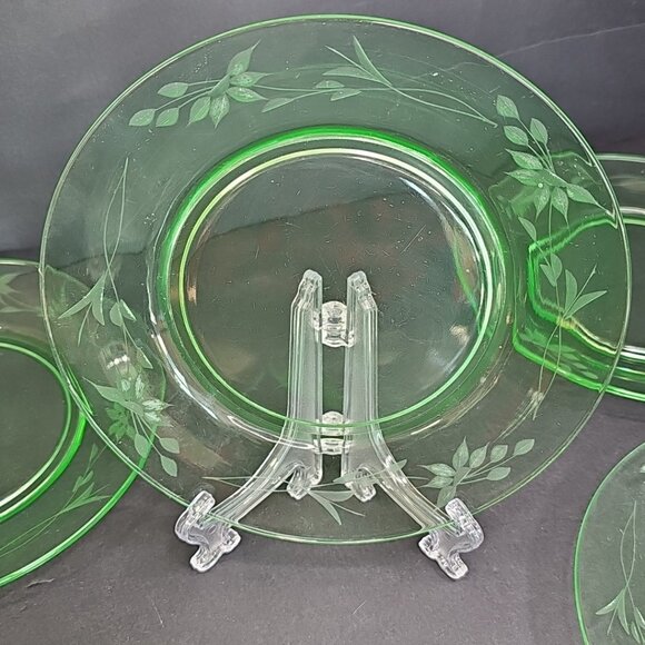 Uranium Glass Plates 6pcs 7.5in Etched Flowers Depression Glass. Geiger Tested. - Picture 4 of 10